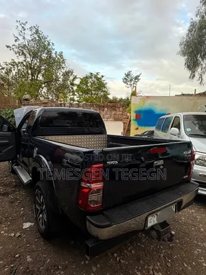 Toyota Hilux 2013 Black
