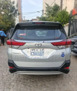 Toyota Rush 2023 Silver