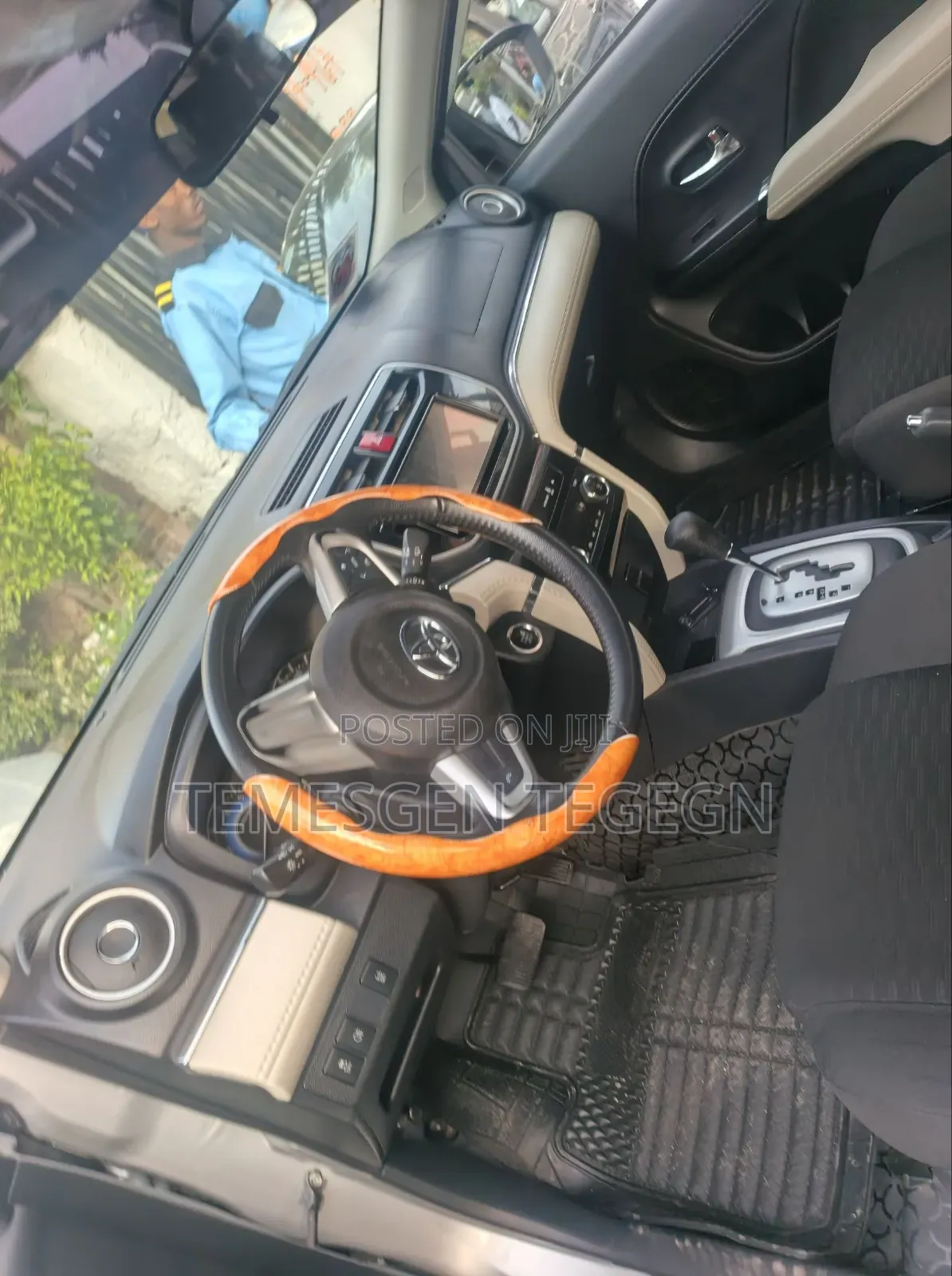 Toyota Rush 2023 Silver