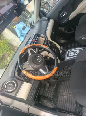 Toyota Rush 2023 Silver