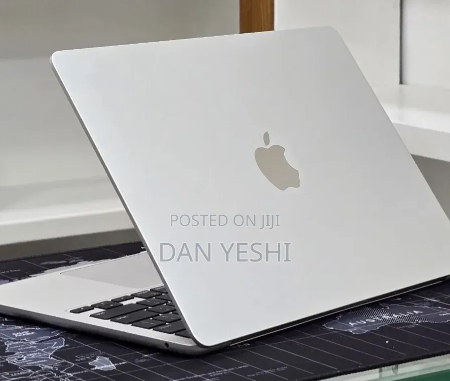 New Laptop Apple MacBook Air 2022 M2 16GB Apple M2 SSD 512GB