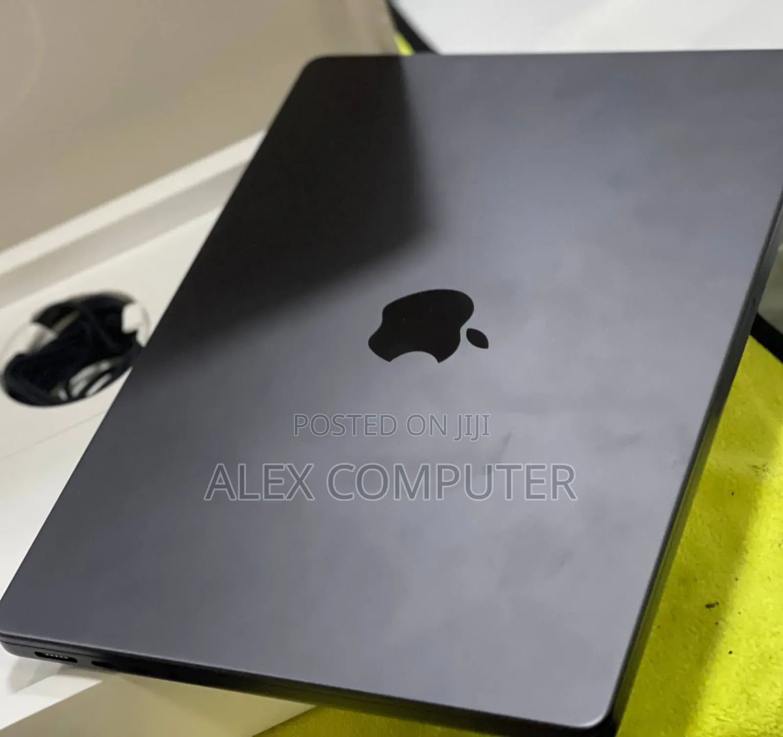 New Laptop Apple MacBook Pro 2025 M5 16GB Apple M5 SSD 512GB