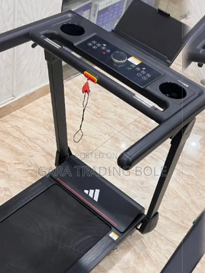 አስደሳች ተመጣታኝ ቀልጣፋ አዲዳስ ትሬድሚል