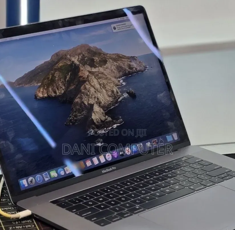 New Laptop Apple MacBook Pro 2018 32GB Intel Core i7 SSD 1T