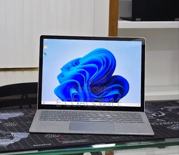 New Laptop Microsoft Surface 16GB Intel Core i7 SSD 512GB