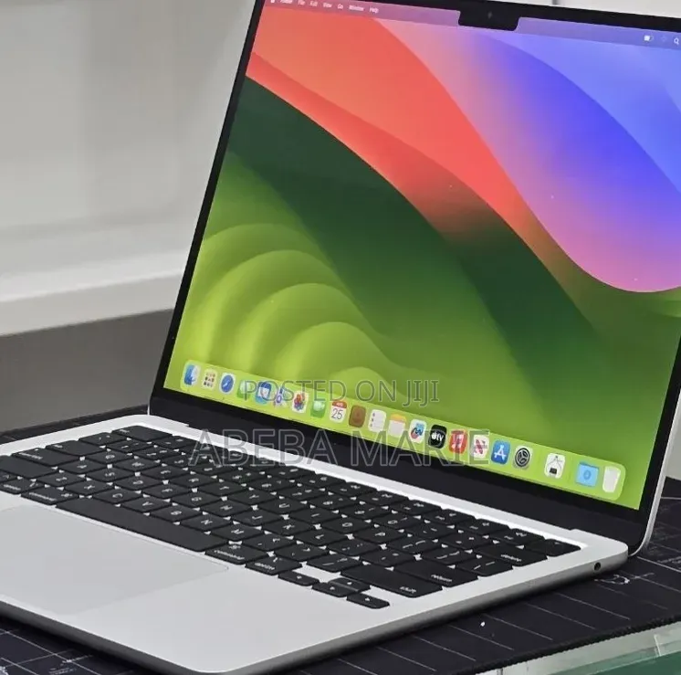 New Laptop Apple MacBook Air 2022 M2 16GB Apple M2 SSD 512GB
