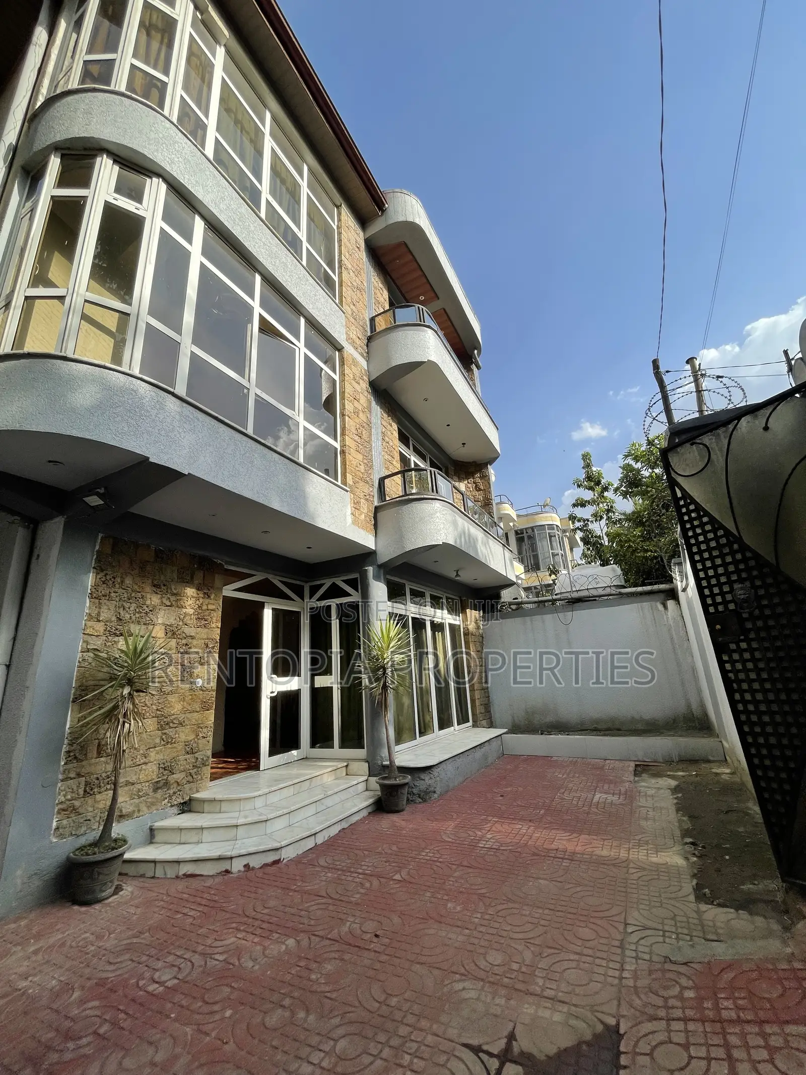 5bdrm Villa in Bole for rent