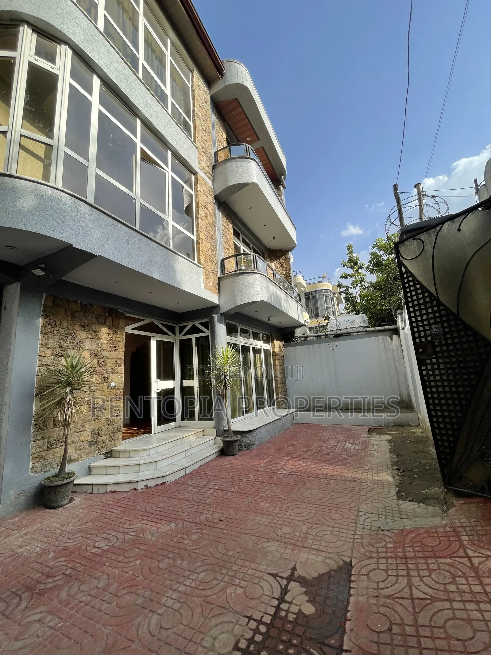5bdrm Villa in Bole for rent