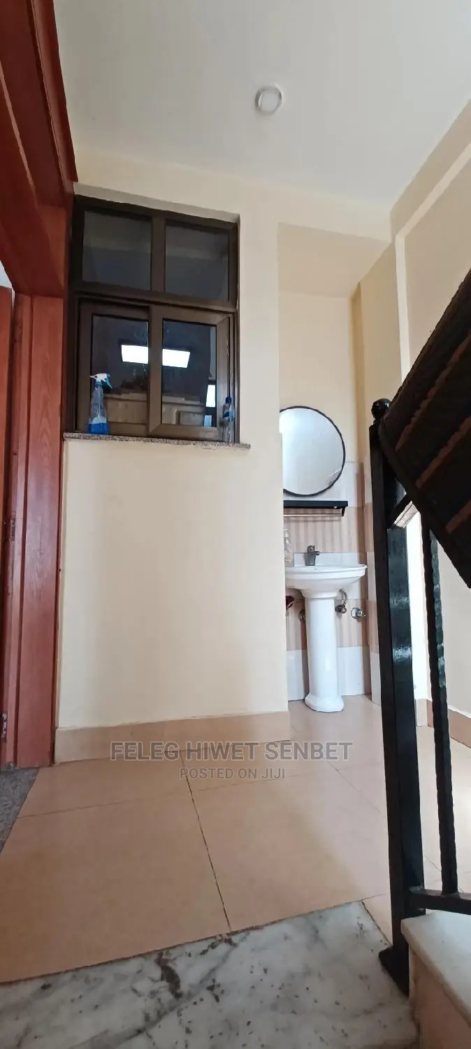 5bdrm House in አአ, Bole for sale