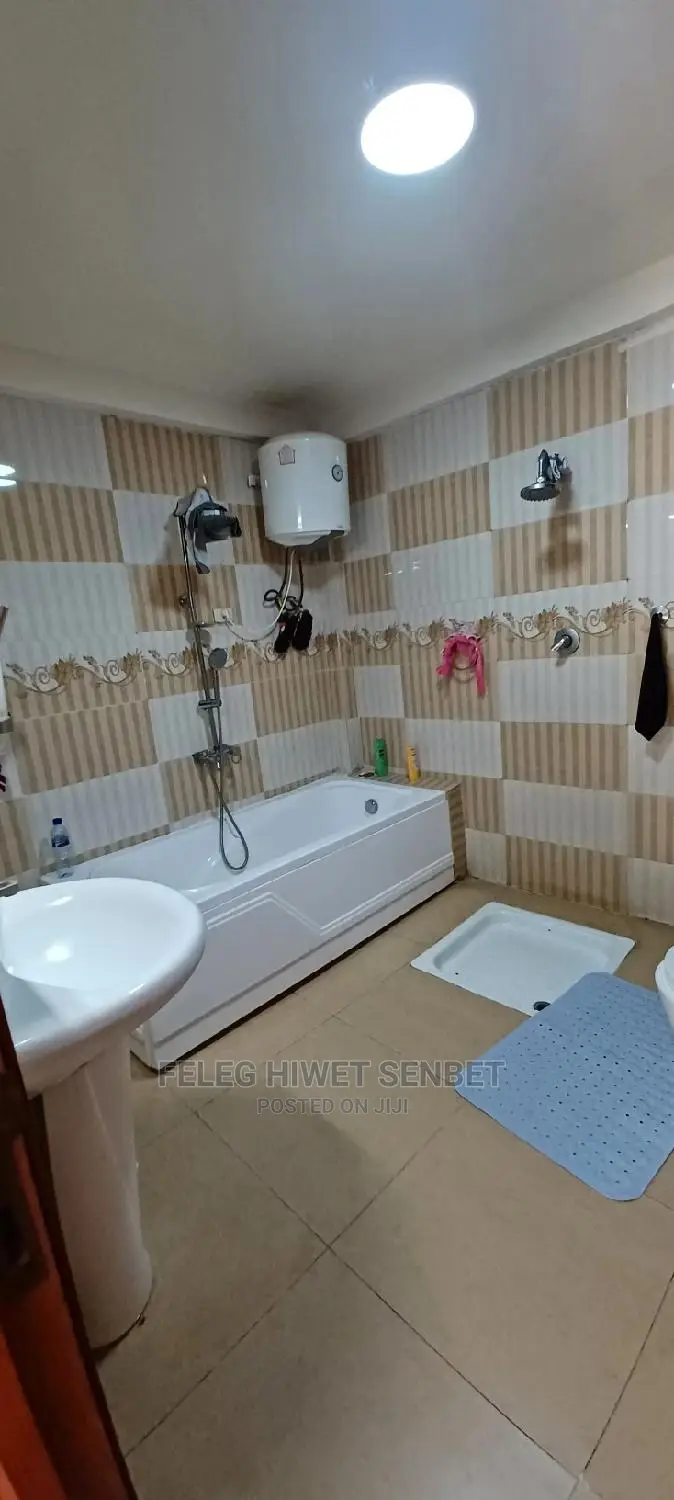 5bdrm House in አአ, Bole for sale