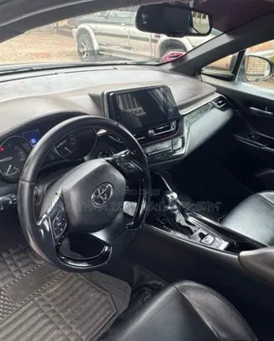 Toyota C-HR 2020 Maroon