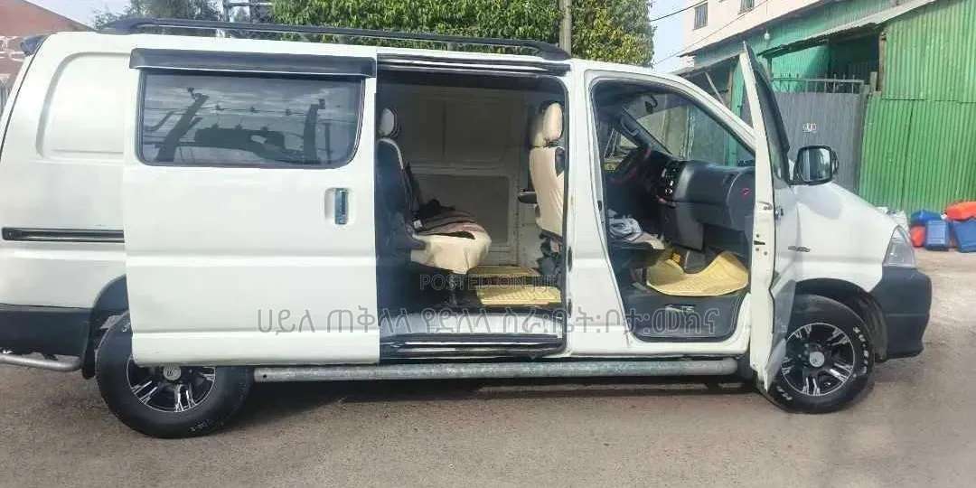 Toyota HiAce 2008 White