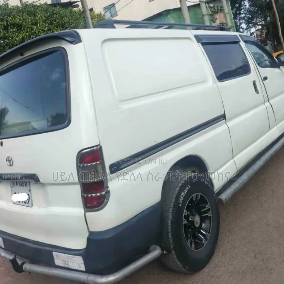 Toyota HiAce 2008 White