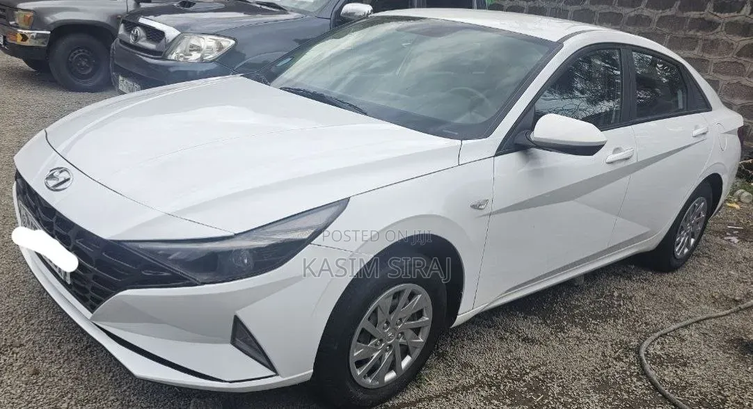 Hyundai Elantra 2022 White