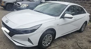 Hyundai Elantra 2022 White