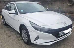 Hyundai Elantra 2022 White