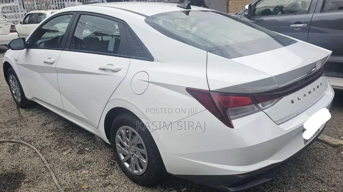 Hyundai Elantra 2022 White