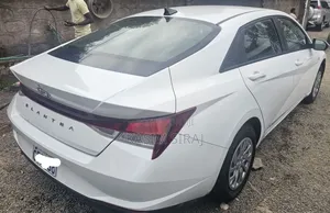 Hyundai Elantra 2022 White