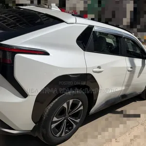 Toyota bZ4X 2023 Off white