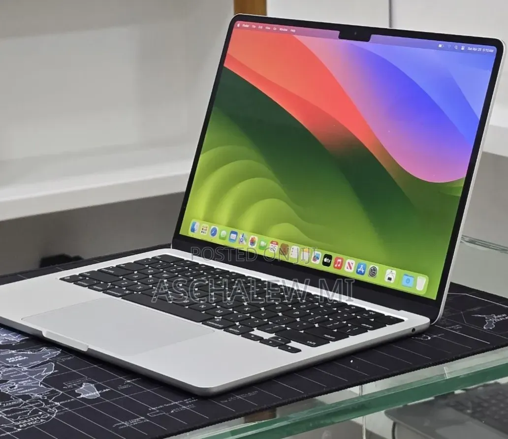 New Laptop Apple MacBook Air 2022 M2 16GB Apple M2 SSD 512GB