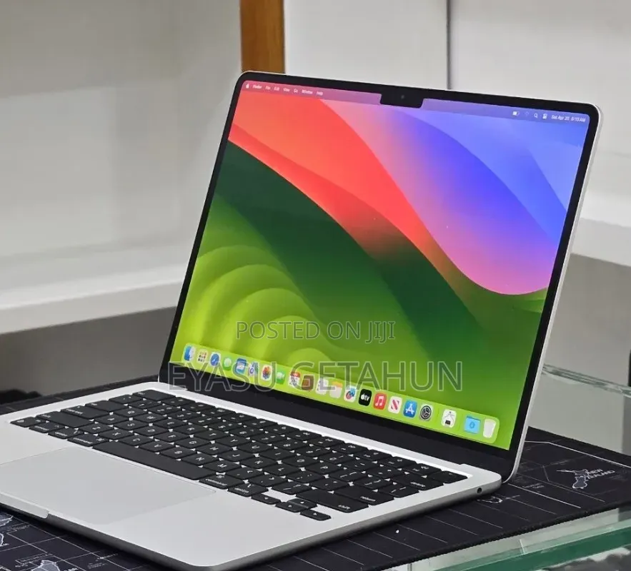 New Laptop Apple MacBook Air 2022 M2 16GB Apple M2 SSD 512GB