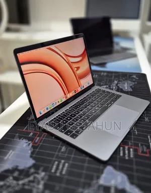 New Laptop Apple MacBook Pro 2017 8GB Intel Core i5 SSD 256GB