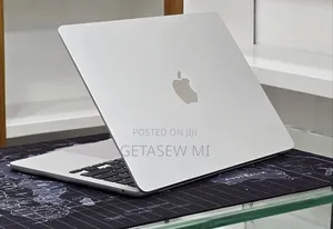 New Laptop Apple MacBook Air 2022 M2 16GB Apple M2 SSD 512GB