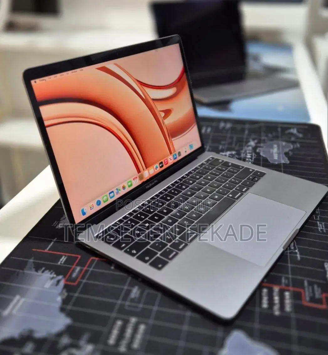 New Laptop Apple MacBook Pro 2017 8GB Intel Core i5 SSD 256GB