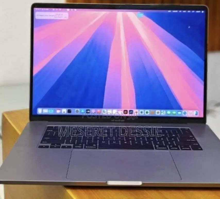 New Laptop Apple MacBook Pro 32GB AMD SSD 2T