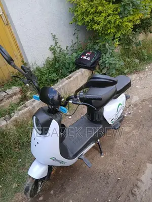 Piaggio Scooter 2025 White