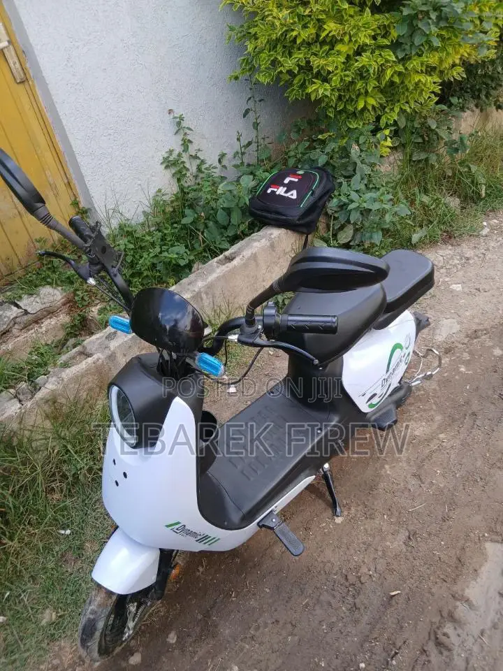 Piaggio Scooter 2025 White