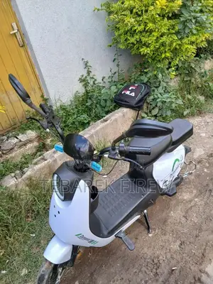 Piaggio Scooter 2025 White