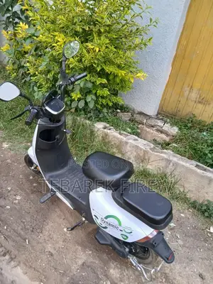 Piaggio Scooter 2025 White