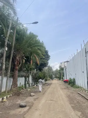የሚሸጥ 600ካሬ ቦታቦሌ! 600sqm Land For Sale! Bole
