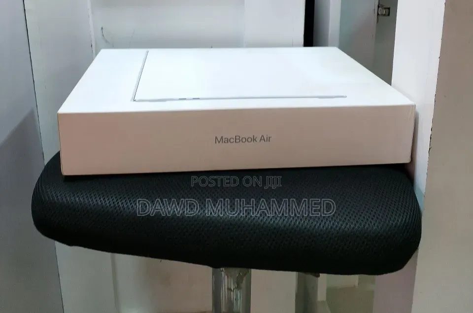 New Laptop Apple MacBook Air 2025 M4 16GB Apple M4 SSD 512GB
