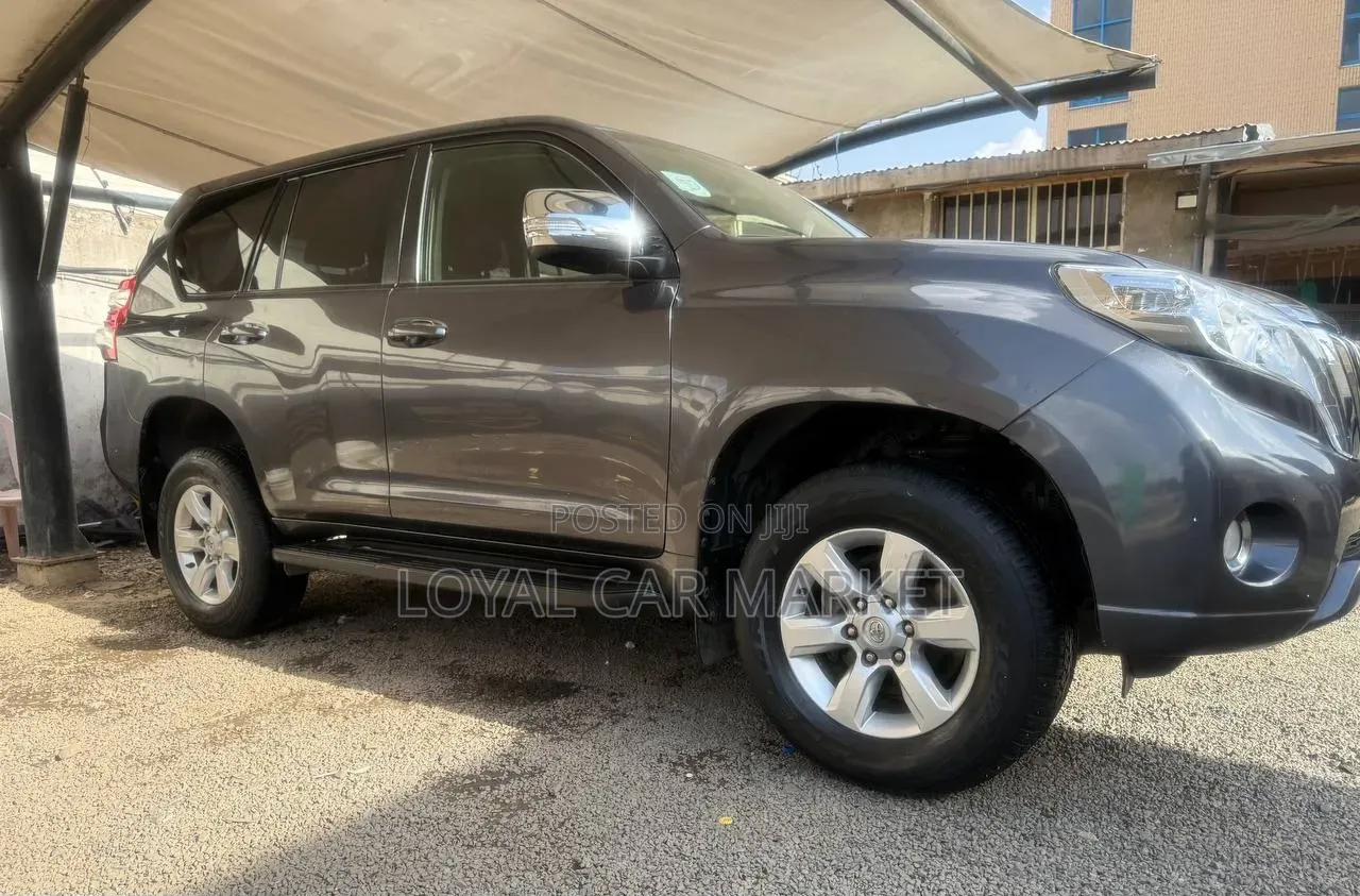 Toyota Land Cruiser Prado 2015 Gray