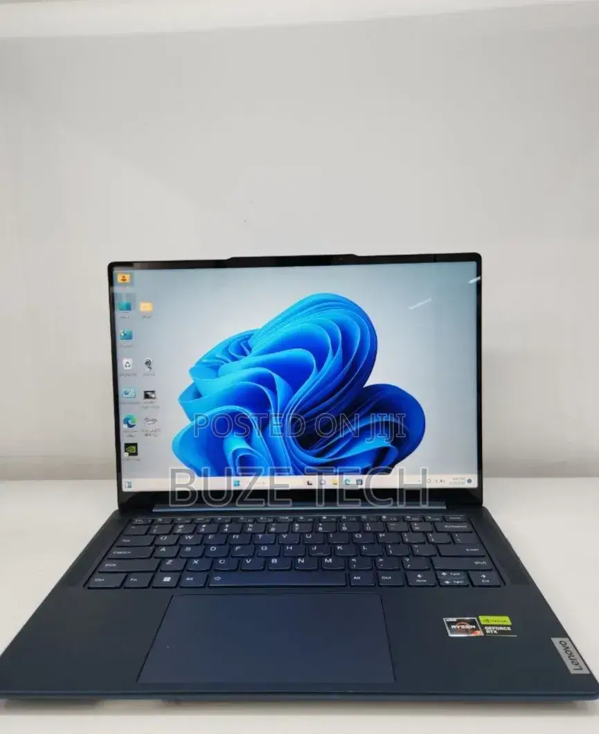 New Laptop Lenovo 16GB AMD Ryzen 7 SSD 512GB