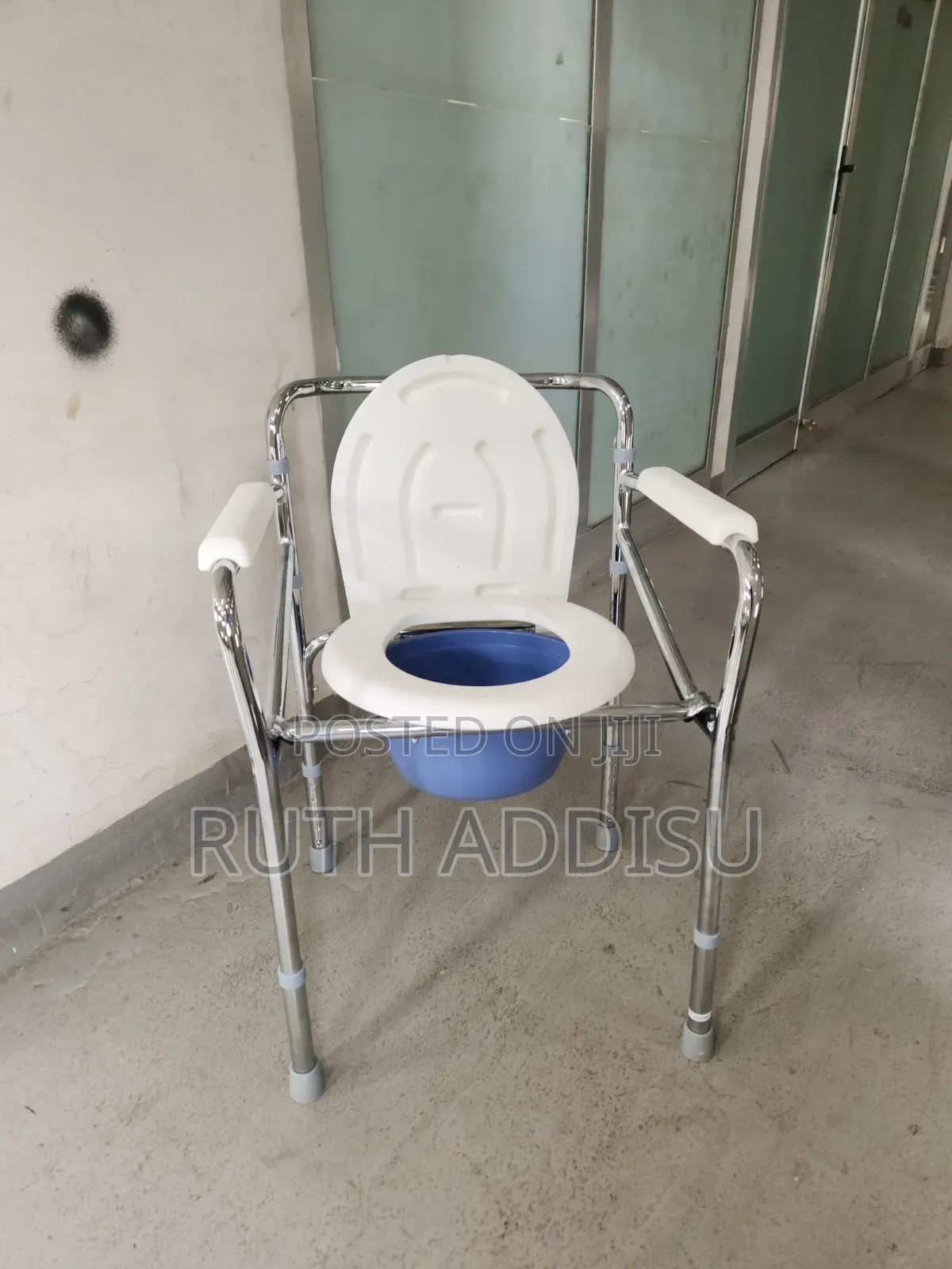 Aluminium Commode Chair With Wheels (696l) Old Is Gold Store Chair