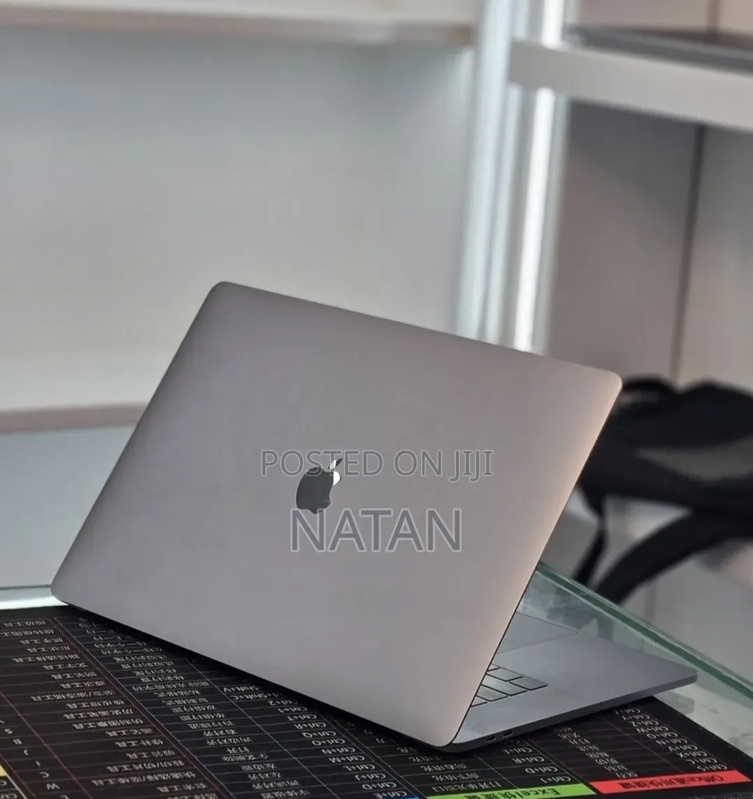 New Laptop Apple MacBook Pro 2018 32GB Intel Core i7 SSD 1T