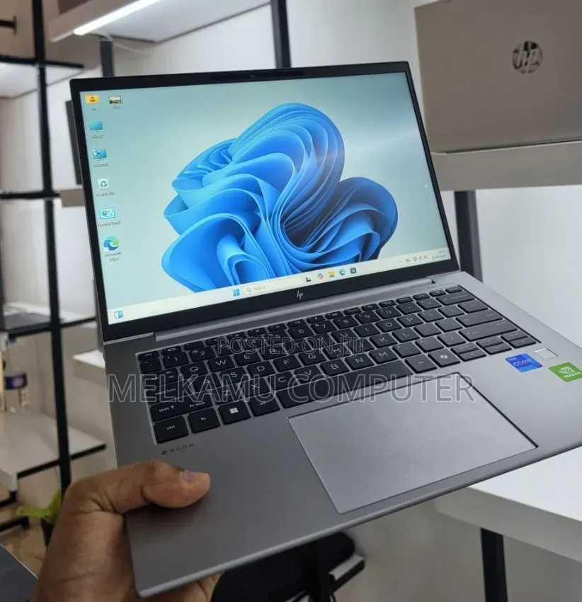 New Laptop HP ZBook Firefly 16inch G9 16GB Intel Core i7 SSD 512GB
