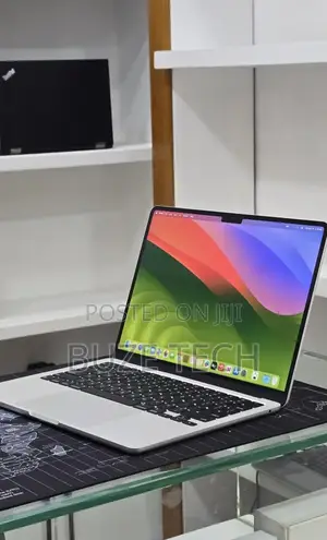 New Laptop Apple MacBook Air 2022 M2 16GB Apple M2 SSD 512GB