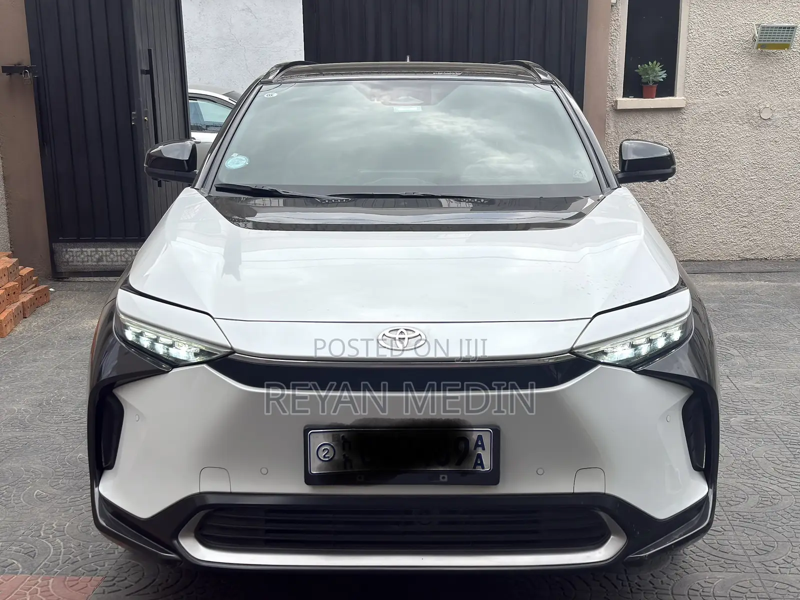 Toyota bZ4X 71.4 kWh AWD 2023 White