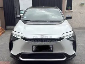 Toyota bZ4X 71.4 kWh AWD 2023 White