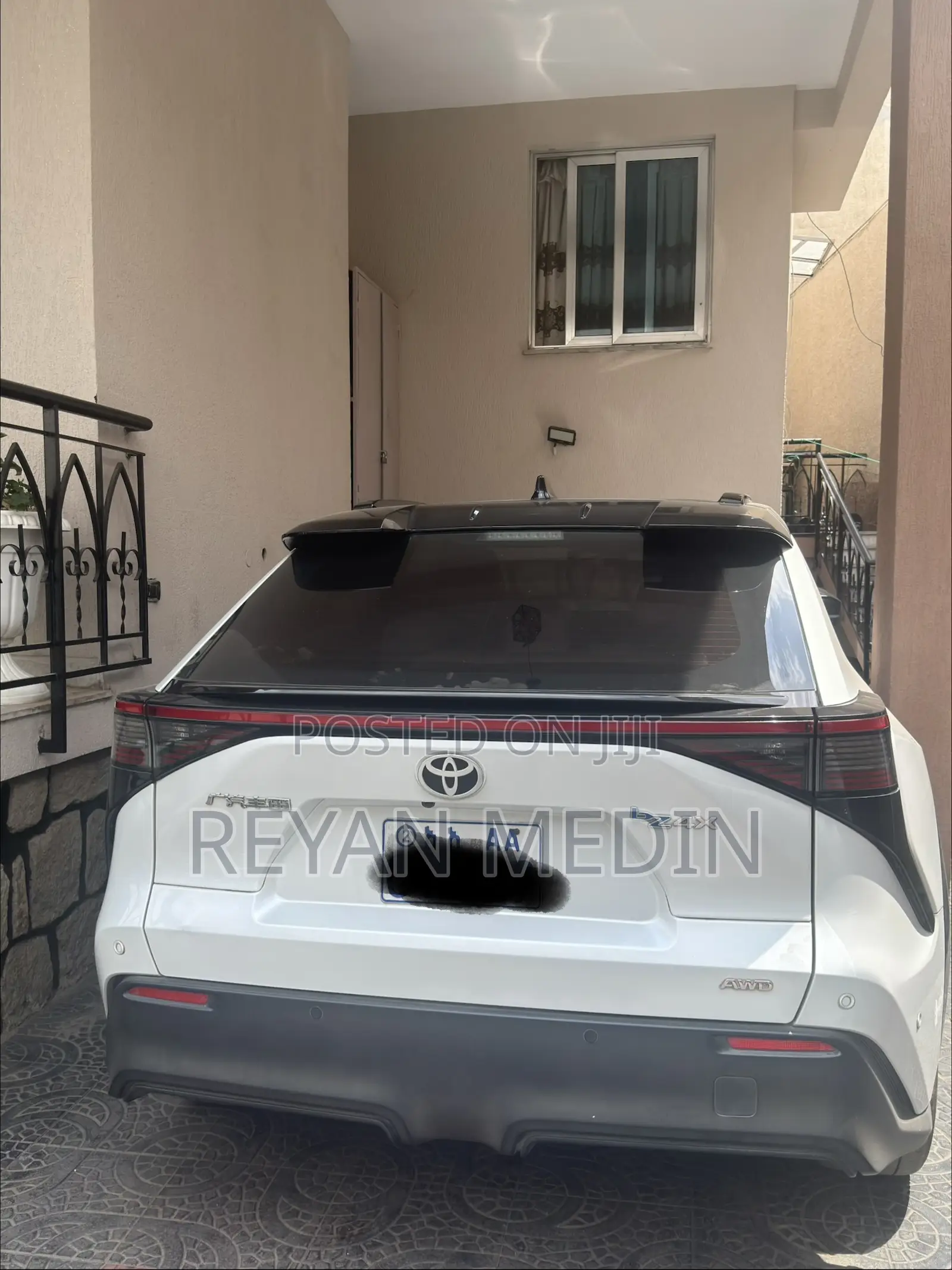 Toyota bZ4X 71.4 kWh AWD 2023 White