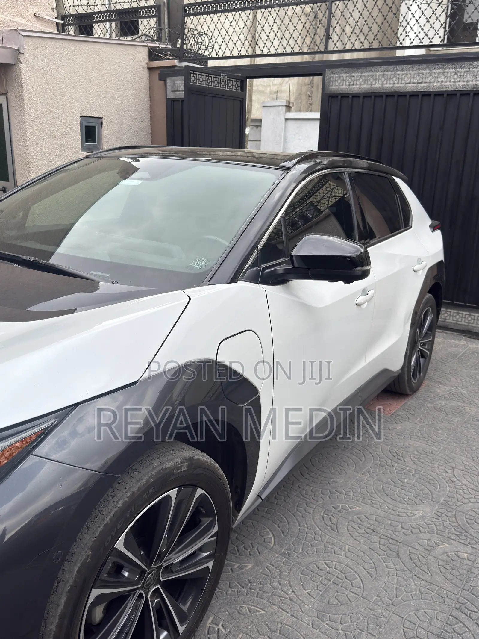 Toyota bZ4X 71.4 kWh AWD 2023 White