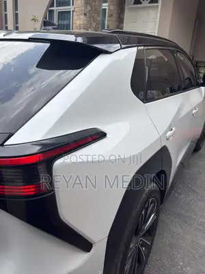 Toyota bZ4X 71.4 kWh AWD 2023 White