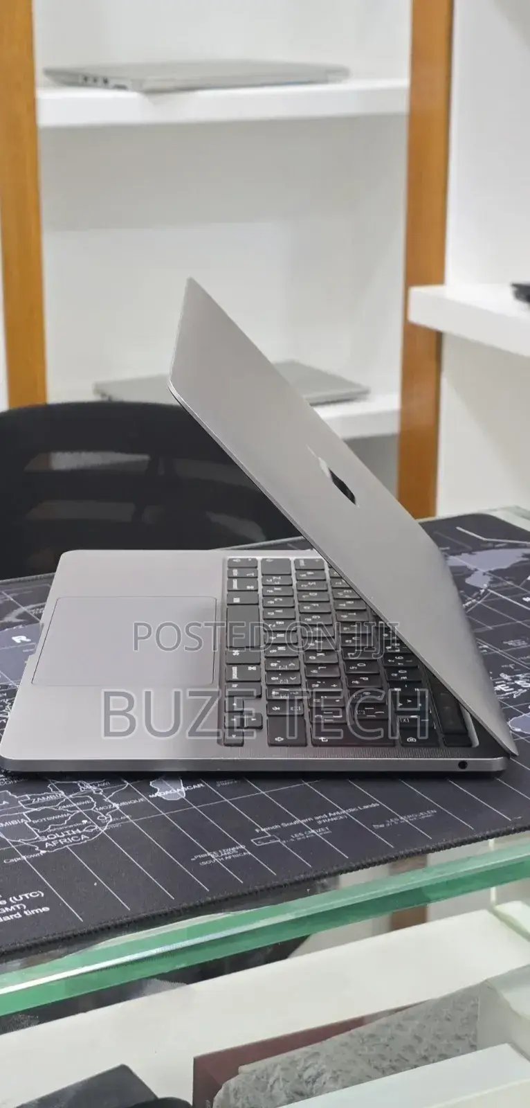 New Laptop Apple MacBook 2020 8GB Intel Core i5 SSD 512GB