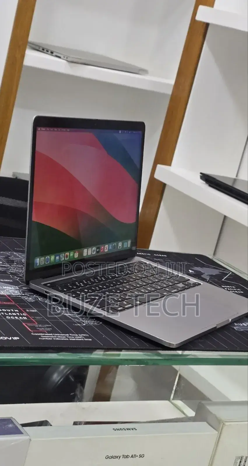 New Laptop Apple MacBook 2020 8GB Intel Core i5 SSD 512GB