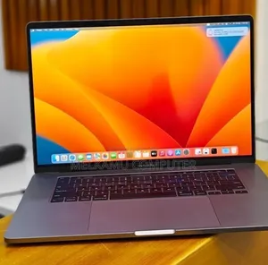 New Laptop Apple MacBook Pro 2018 16GB Intel Core i7 SSD 512GB