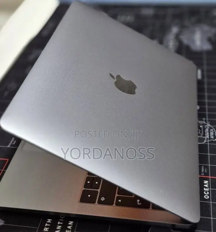 New Laptop Apple MacBook Pro 2017 8GB Intel Core i5 SSD 256GB